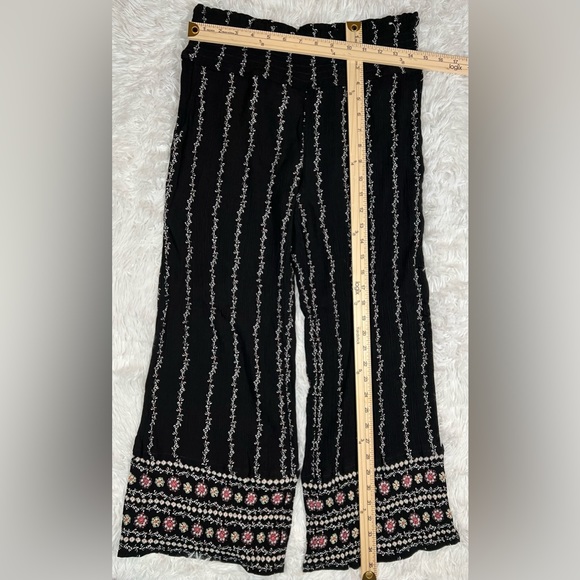 3 Dot Pants Black with flowers 100% rayon small - Picture 4 of 4